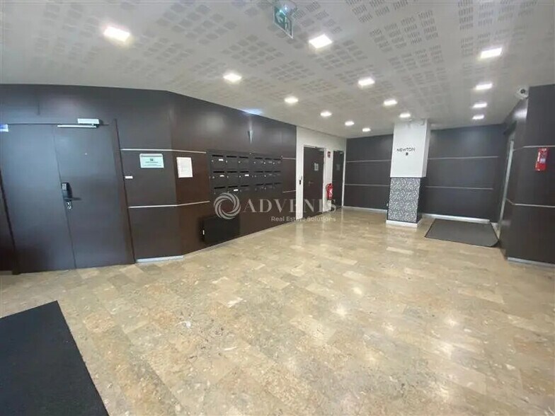 Office in Lognes for lease - Lobby - Image 2 of 10