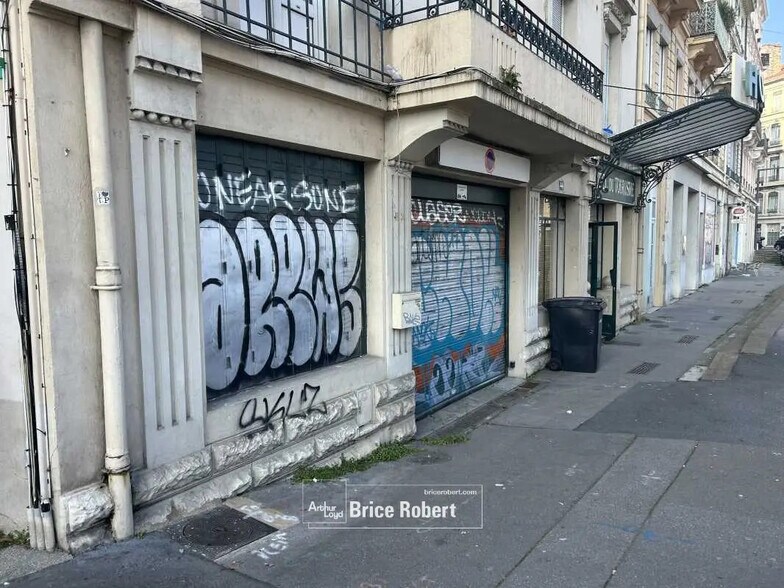 Flex in Lyon for sale - Building Photo - Image 3 of 4