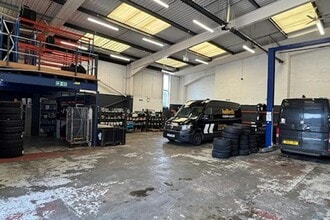 Grafton Way, Basingstoke for lease Interior Photo- Image 1 of 6