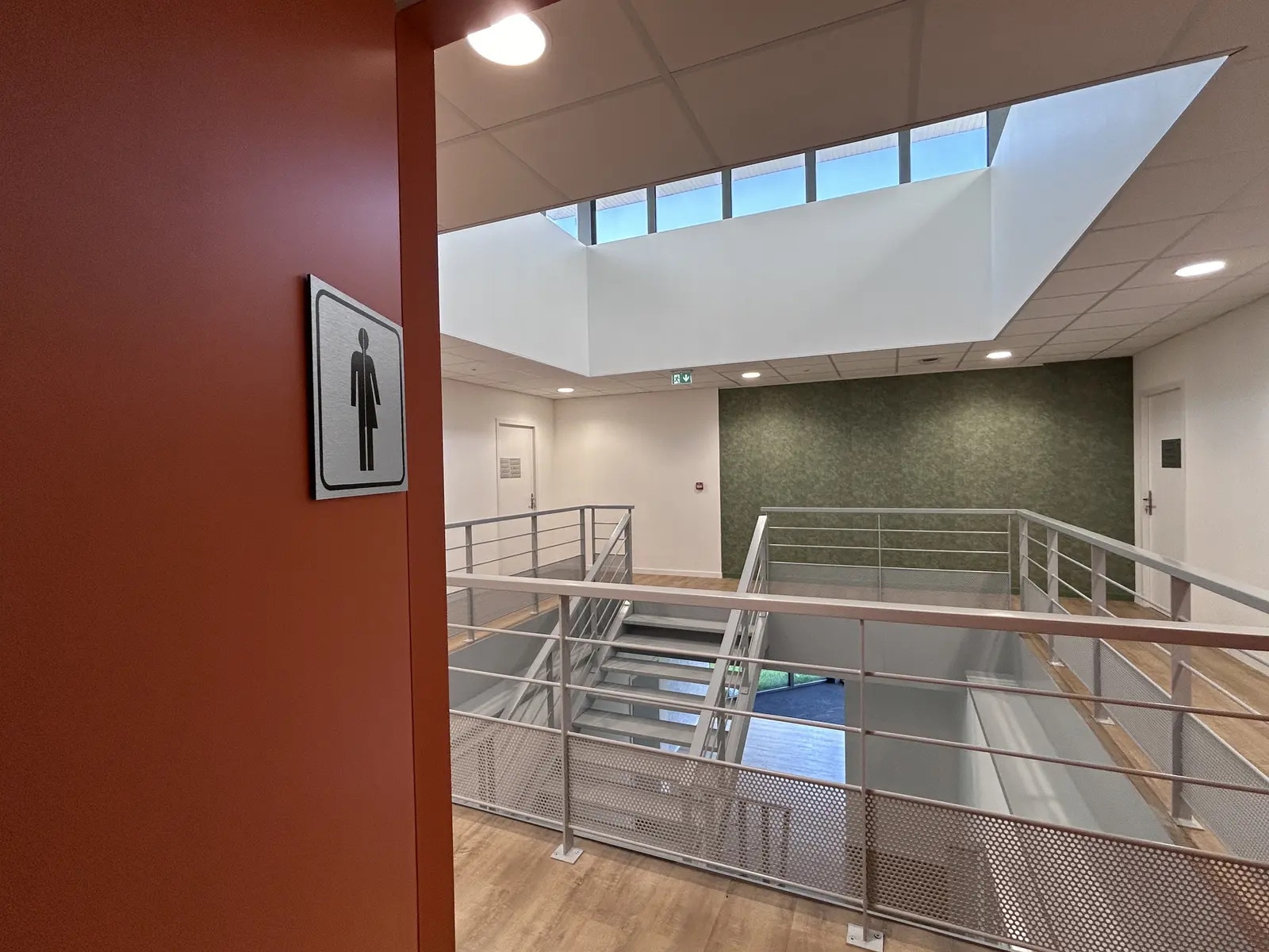 Office in Landévant for lease Interior Photo- Image 1 of 6