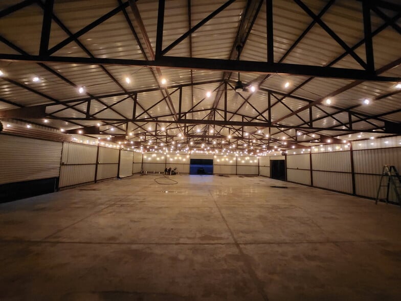 1522 Burney Cemetary Rd, Calera, OK for sale - Interior Photo - Image 3 of 42