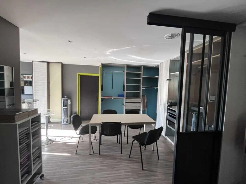 Office in Eysines for lease - Interior Photo - Image 2 of 3