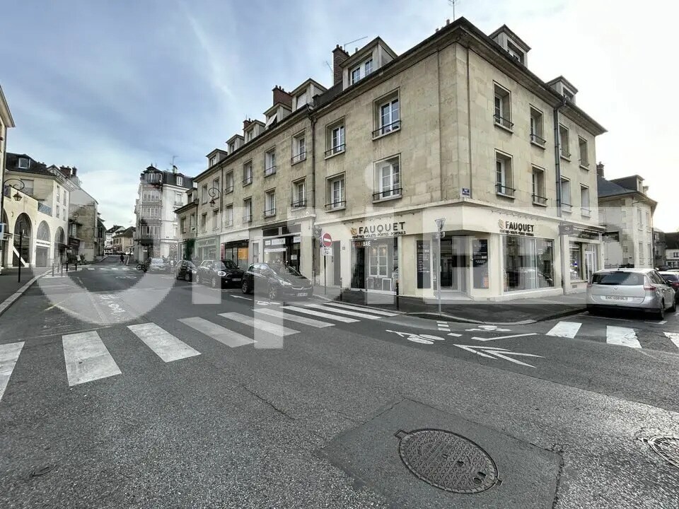 Retail in Compiègne for lease Building Photo- Image 1 of 4