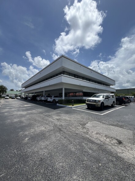 675 W Indiantown Rd, Jupiter, FL for lease - Building Photo - Image 2 of 15