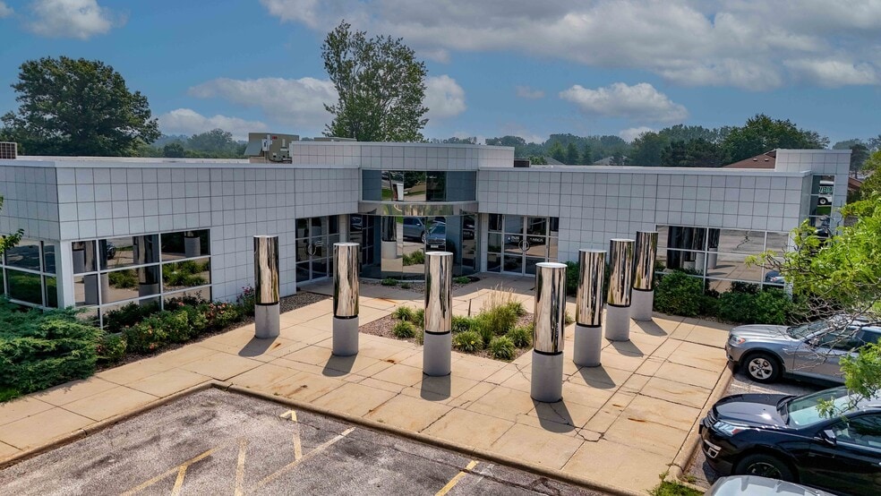 3950 River Ridge Dr NE, Cedar Rapids, IA for sale - Building Photo - Image 1 of 20