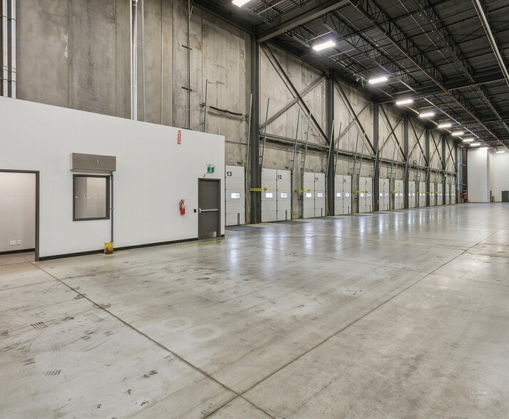 100 Ironside Dr, Brampton, ON for lease - Interior Photo - Image 3 of 8