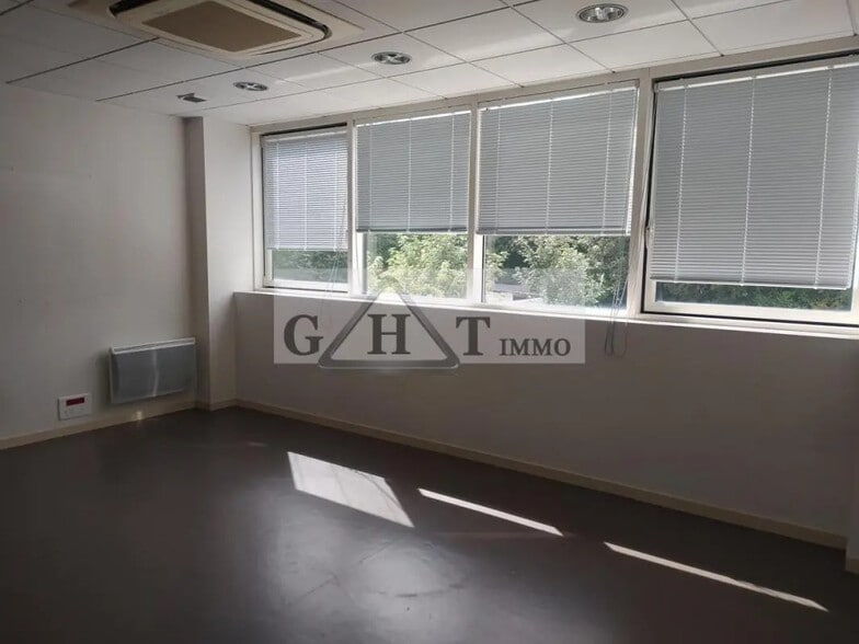 Industrial in Torcy for sale - Building Photo - Image 2 of 10