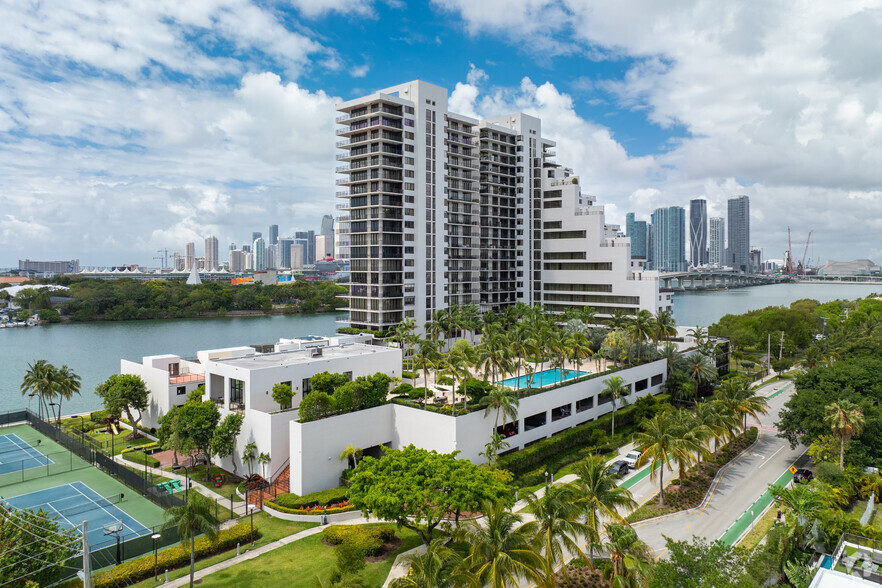 1000 Venetian Way, Miami Beach, FL for sale - Primary Photo - Image 1 of 1