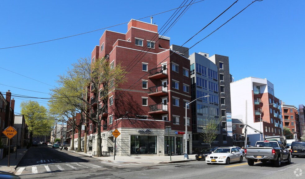 2822 Astoria Blvd, Astoria, NY 11102