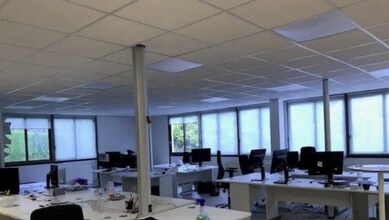 Office in Gometz-la-Ville for lease Building Photo- Image 1 of 4