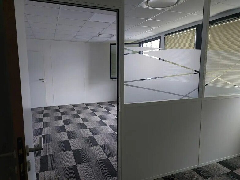 Office in Rezé for lease - Interior Photo - Image 3 of 5