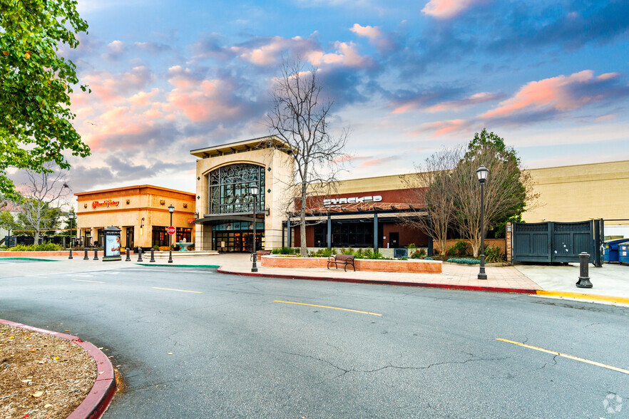 152-452 W Hillcrest Dr, Thousand Oaks, CA for sale - Primary Photo - Image 1 of 1