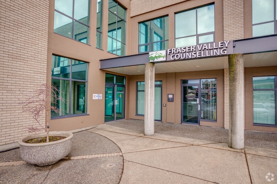 2692 Clearbrook Rd, Abbotsford, BC for lease - Building Photo - Image 2 of 5