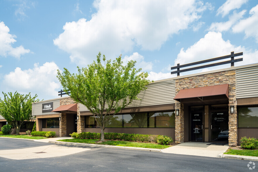 27650-27652 Franklin Rd, Southfield, MI for lease - Building Photo - Image 1 of 44