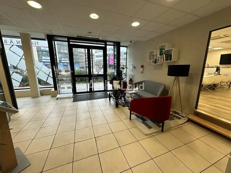 Office in Reims for lease - Lobby - Image 3 of 6