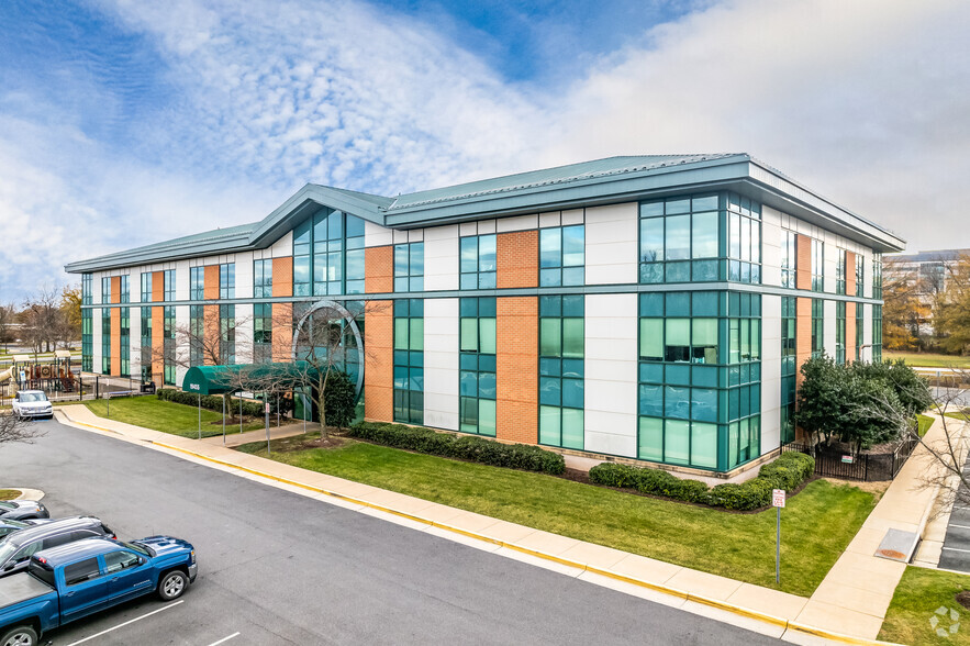 19455 Deerfield Ave, Lansdowne, VA for sale - Primary Photo - Image 1 of 1