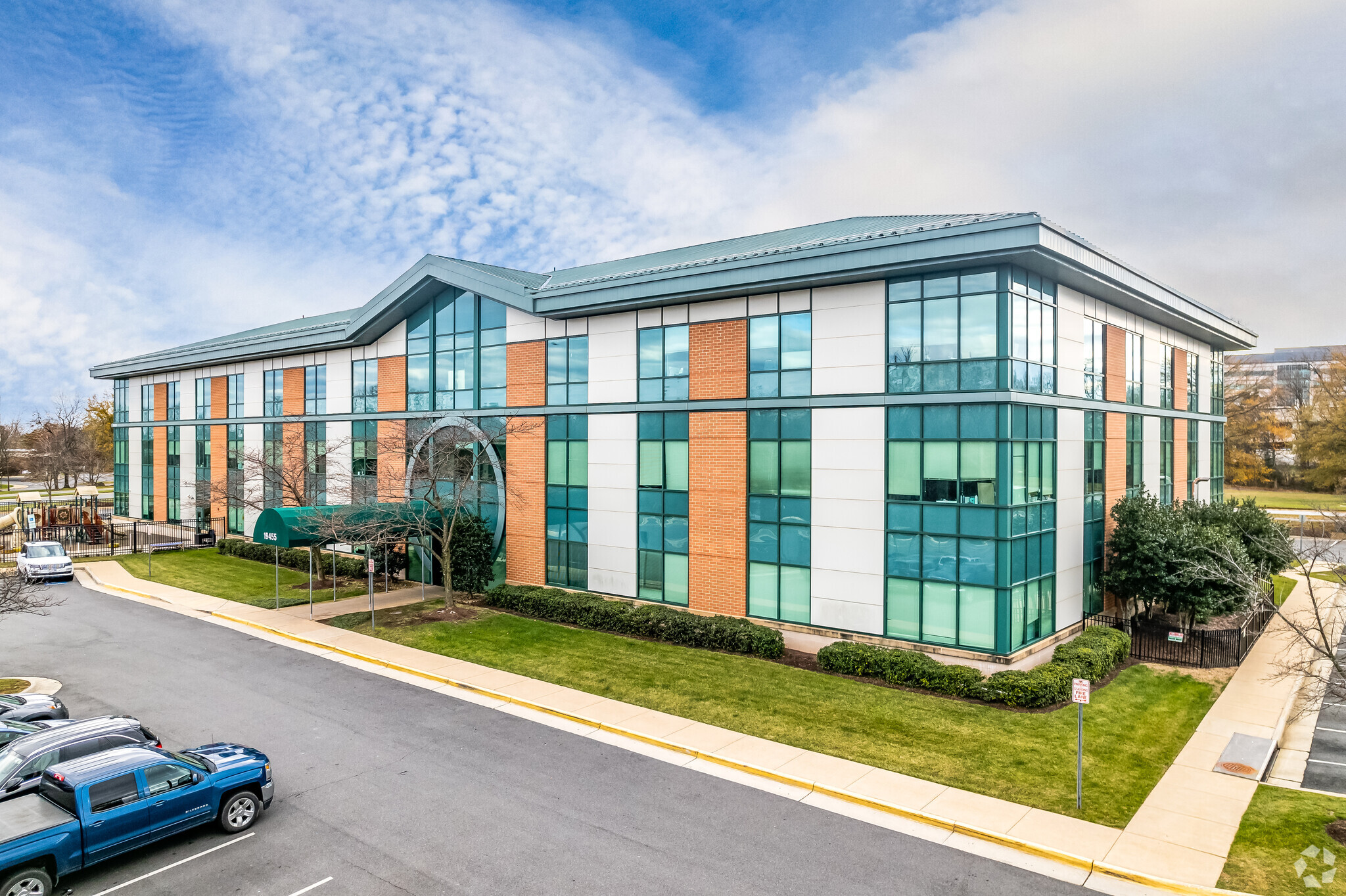 19455 Deerfield Ave, Lansdowne, VA for sale Primary Photo- Image 1 of 1
