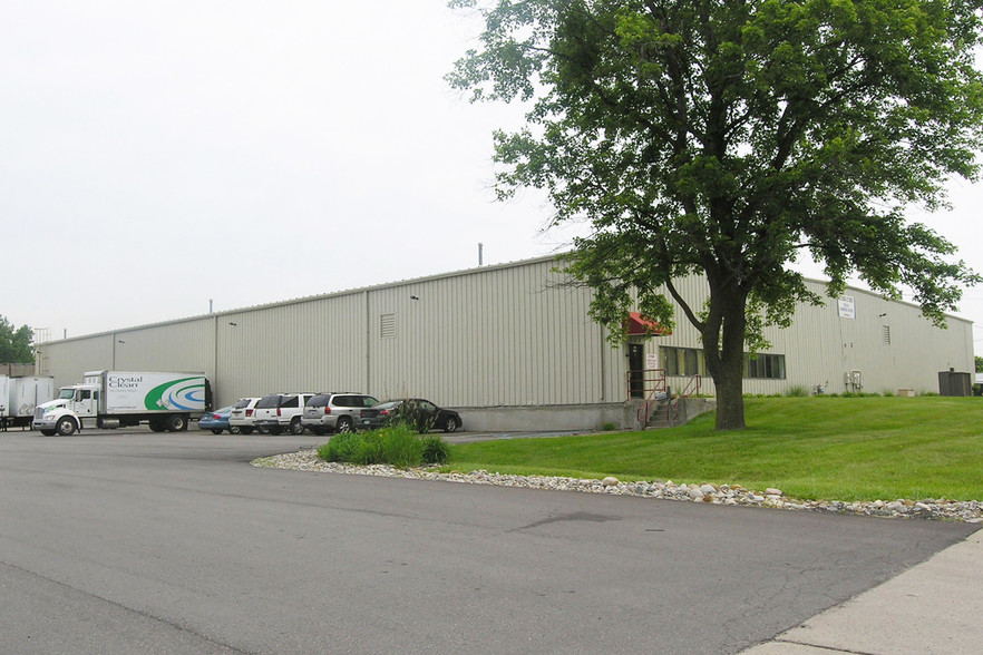 27060-27080 Trolley Industrial Dr, Taylor, MI for lease - Building Photo - Image 2 of 4