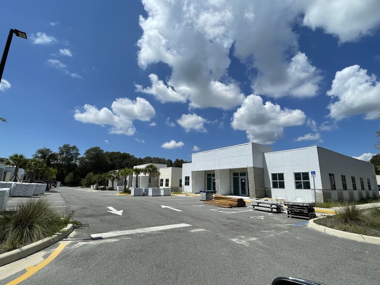 871 Highway 466, Lady Lake, FL for lease - Building Photo - Image 2 of 9