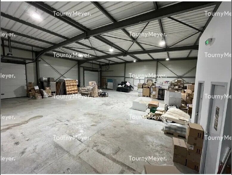 Industrial in Lunel for lease - Building Photo - Image 2 of 3