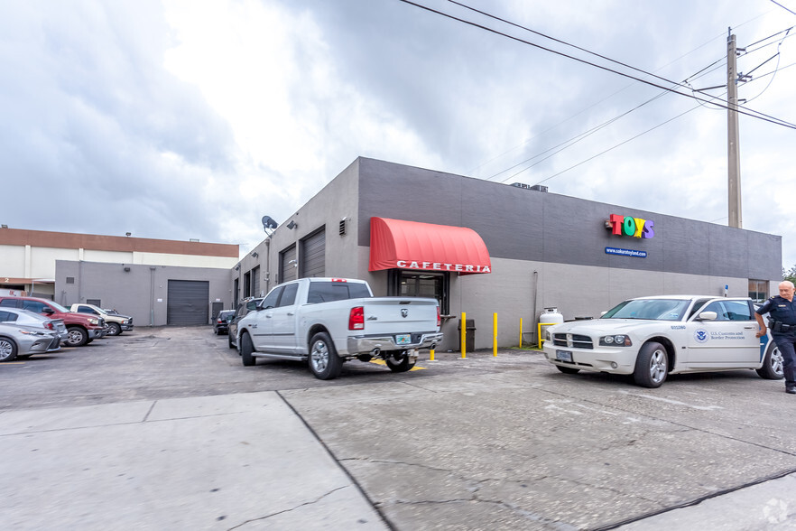 2441-2481 NW 72nd Ave, Miami, FL for lease - Building Photo - Image 2 of 6