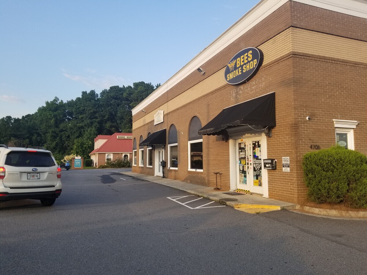 4706 Woodstock Rd, Roswell, GA 30075