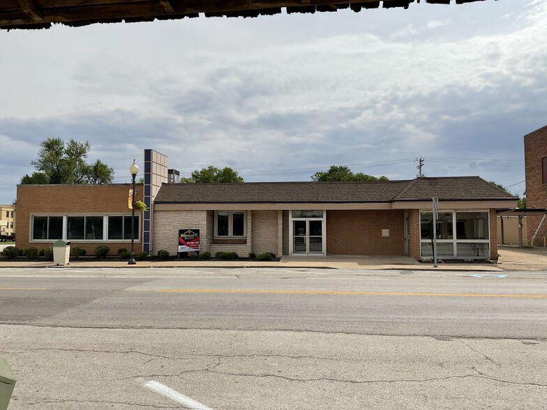 220 N Sturgeon St, Montgomery City, MO for sale - Building Photo - Image 1 of 28