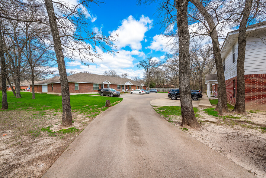 2221 Bowie Dr, Corsicana, TX for sale - Primary Photo - Image 1 of 1