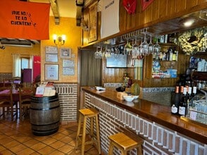 Retail in Lanzahíta, Ávila for lease Interior Photo- Image 2 of 11