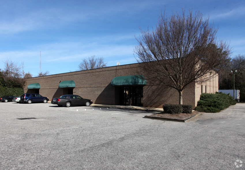 1520 Brookside Dr, Raleigh, NC for lease - Primary Photo - Image 1 of 2