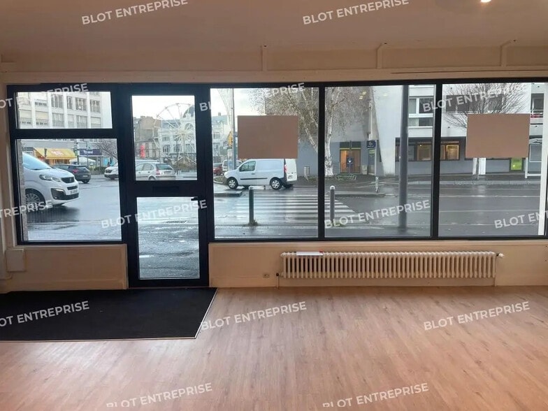 Office in Saint-Brieuc for lease - Interior Photo - Image 1 of 5