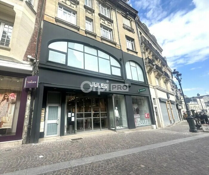 Retail in Saint-Quentin for lease - Building Photo - Image 1 of 3