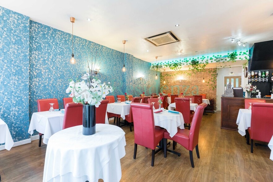 374 Upper Richmond Rd W, London for lease - Building Photo - Image 2 of 18