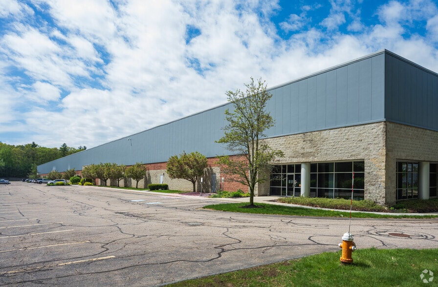111 Constitution Blvd, Franklin, MA for lease - Building Photo - Image 2 of 5