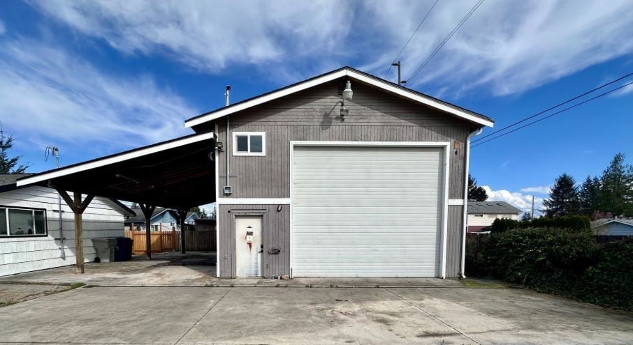 11963 160th - Garage st, Renton, WA for lease - Primary Photo - Image 1 of 10