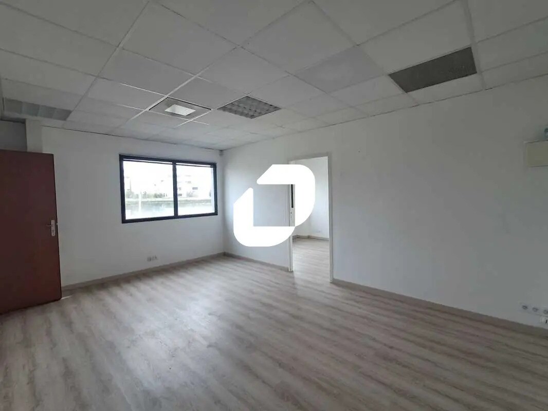 Office in Bordeaux for lease Interior Photo- Image 1 of 21