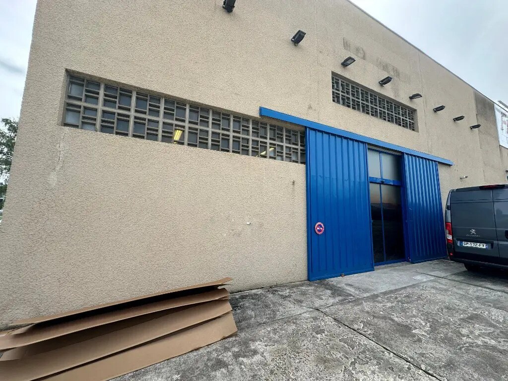 Flex in Dijon for lease Building Photo- Image 1 of 5