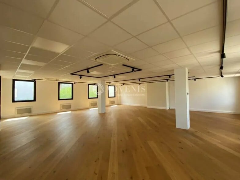 Office in Boulogne-Billancourt for lease - Interior Photo - Image 1 of 8