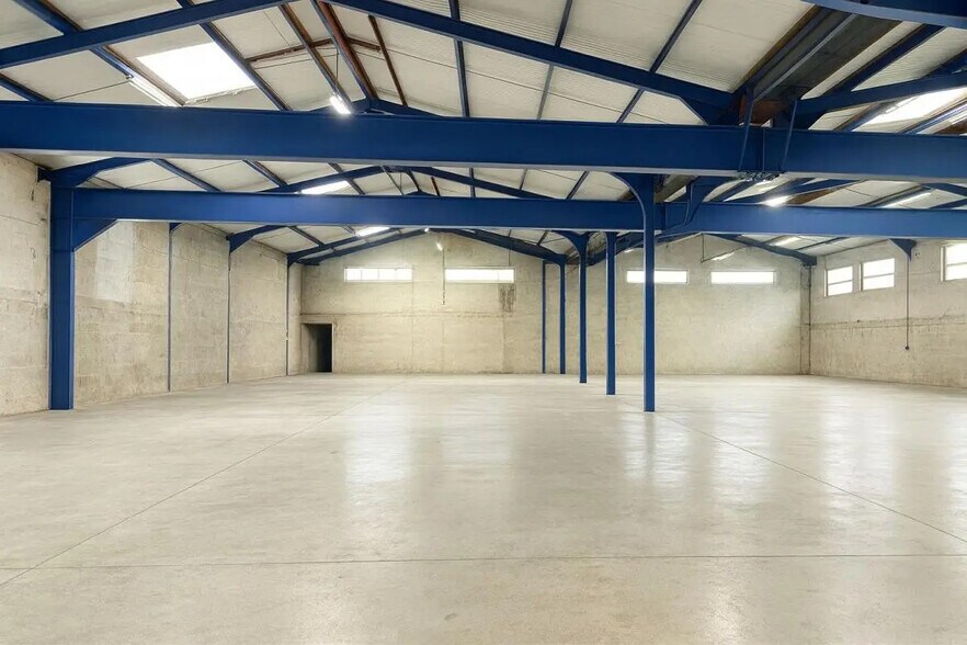 Industrial in PRINGY for lease - Interior Photo - Image 1 of 6