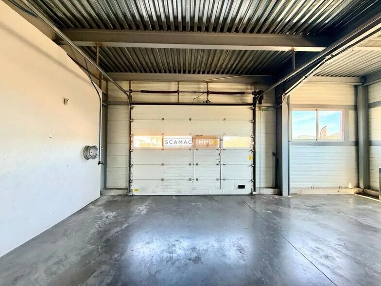 Industrial in Fréjus for lease - Interior Photo - Image 3 of 7