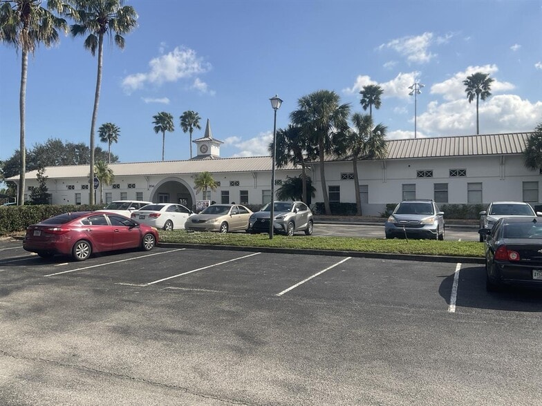 8561 Commerce Centre Dr, Port Saint Lucie, FL for lease - Primary Photo - Image 1 of 11