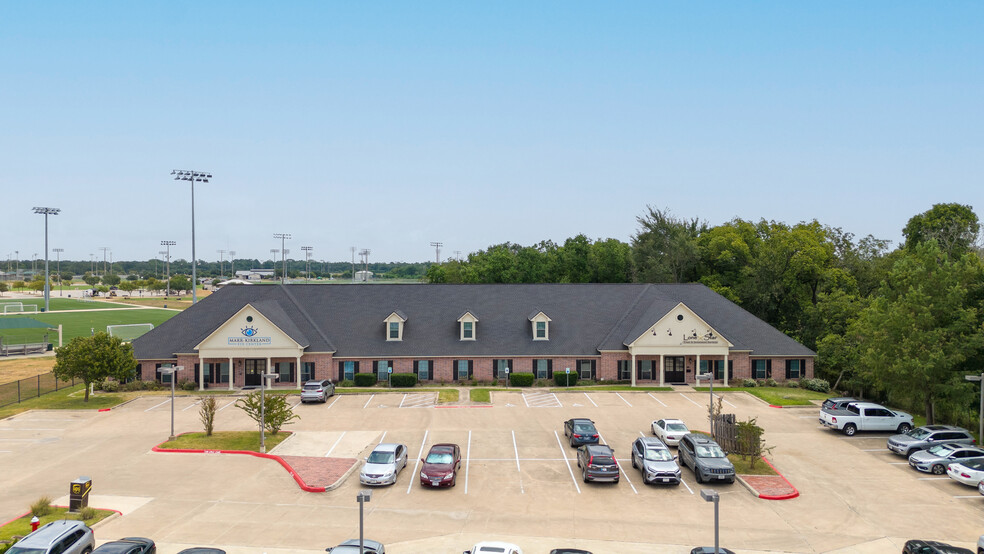 3030 University Dr E, College Station, TX for lease - Building Photo - Image 3 of 38