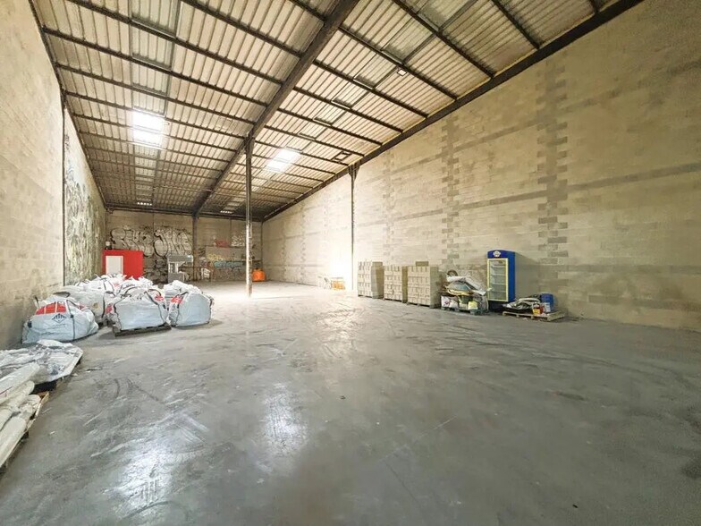 Flex in Saint-Germain-lès-Arpajon for lease - Interior Photo - Image 3 of 6