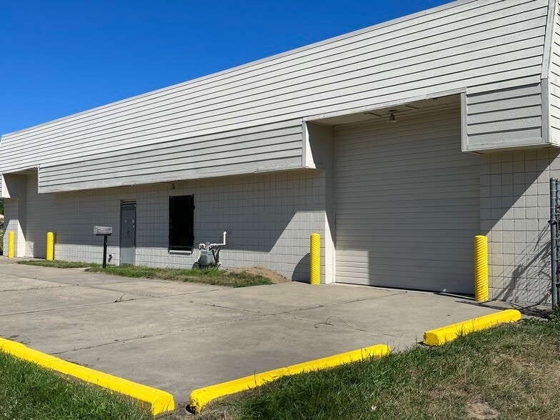 28486 Beverly Rd, Romulus, MI 48174