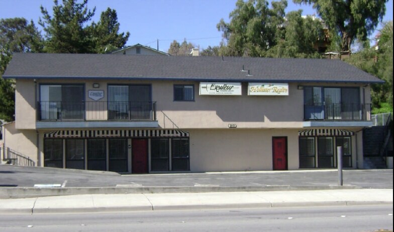 hollister hours near me