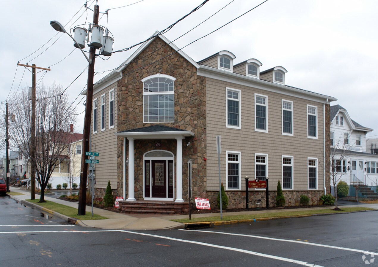 471 Valley Brook Ave, Lyndhurst, NJ 07071