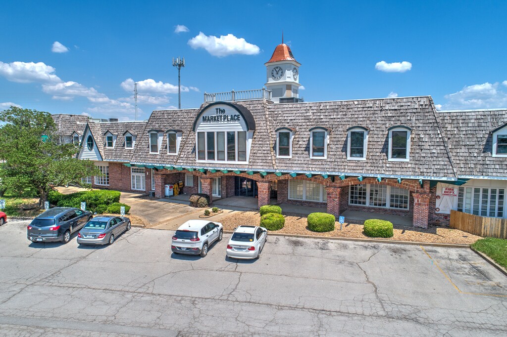 1600 Heritage Lndg, Saint Charles, MO 63303 The Market Place