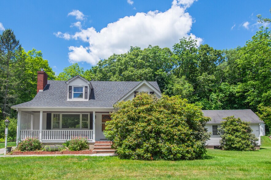 235 Russia Rd, Oak Ridge, NJ 07438