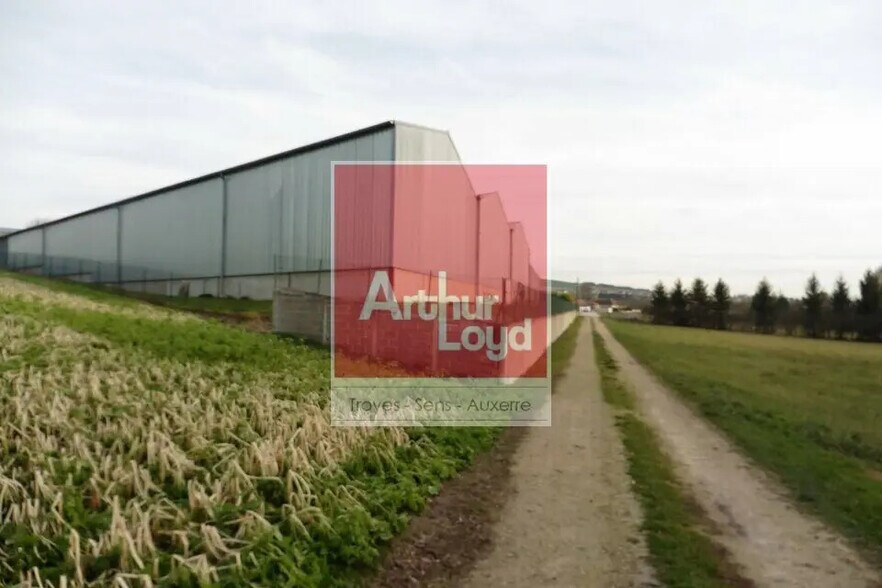 Industrial in Troyes for sale - Building Photo - Image 2 of 12