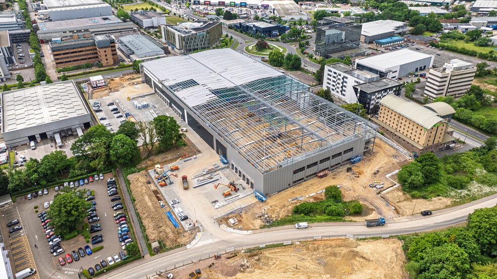 Fleming Way, Crawley for lease - Building Photo - Image 3 of 6